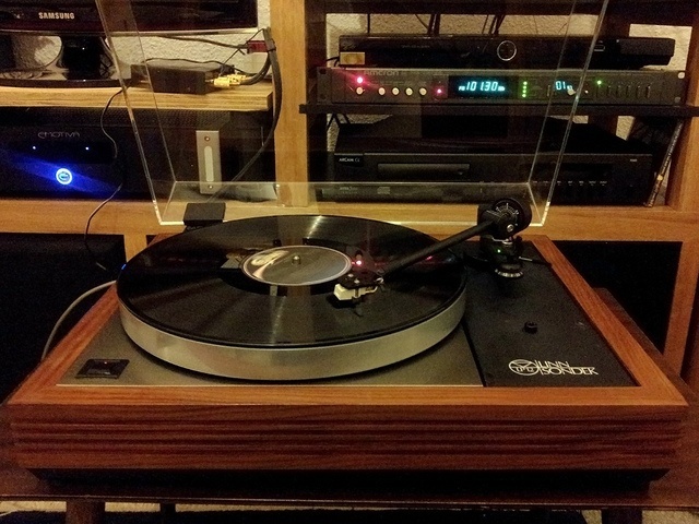 LInn Sondek turntable